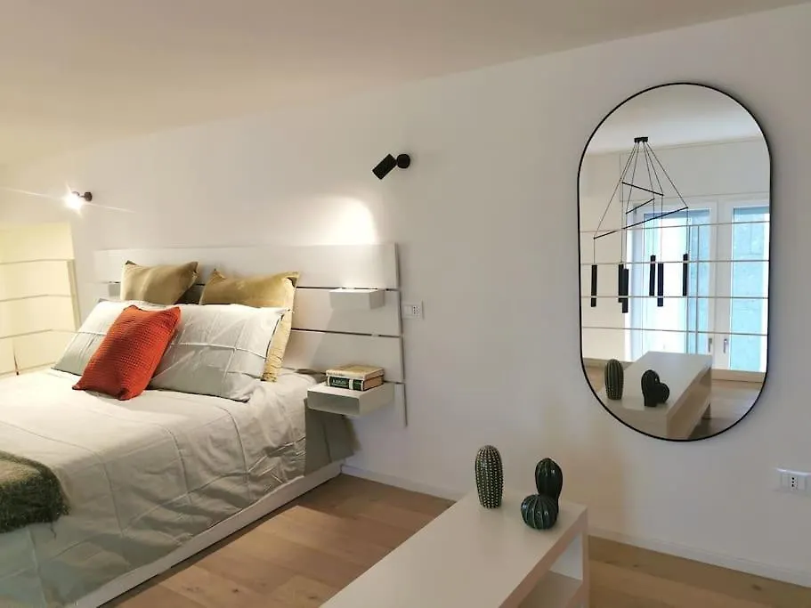 アパート ミラノNavigli-Bocconi Spazio Luce Designアパートメント イタリア